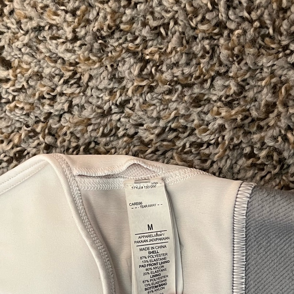 Wonen’s Under Armour Sports Bra - Picture 4 of 4